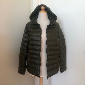 Uniqlo down hooded puffer jacket